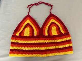 Top a crochet rojo-naranja-amarillo