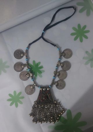 Collana etnica con monete