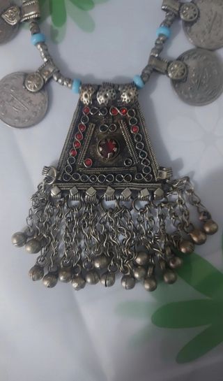 Collana etnica con monete