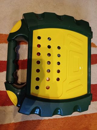 Mesa taller infantil con herramientas