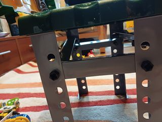 Mesa taller infantil con herramientas