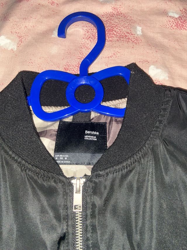 Chaqueta bomber negra Bershka