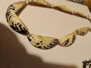 Collar y pulsera conchas beige y negro