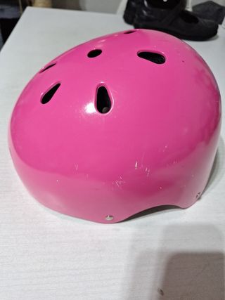 Casco rosa protección deportes