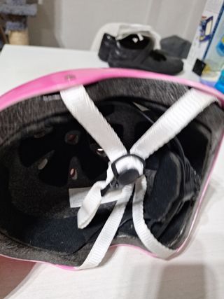 Casco rosa protección deportes