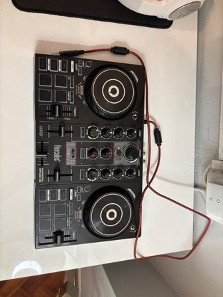 Mesa de mezclas Hercules DJ Control Inpulse 200