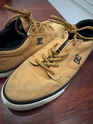 Zapatillas DC marrón usadas