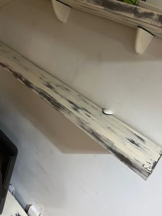 Estanterías de madera blancas y marrón 