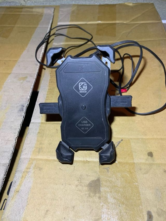 Soporte móvil Kewig con cargador USB QC 3.0