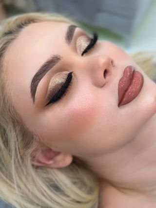 Peluquería y maquillaje a domicilio 