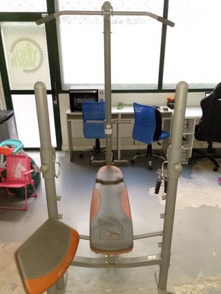 Banco multifunción/multigym y discos de pesas