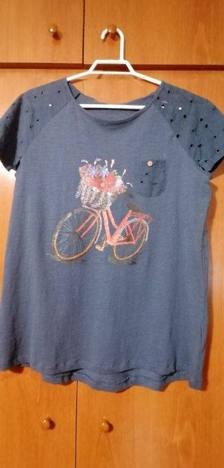 Camiseta roja mariposas