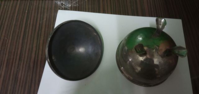 Azucarero antiguo de metal