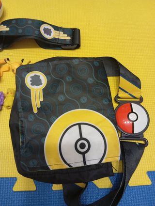 Lote de Pokébolas y figuras Pokémon
