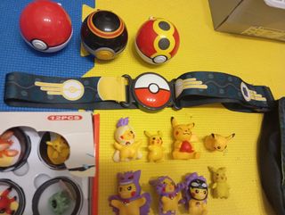 Lote de Pokébolas y figuras Pokémon