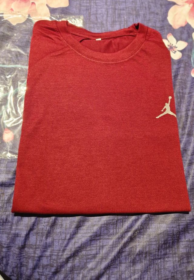 Camiseta roja Jordan suave