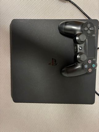 PS4 (PlayStation 4) negra