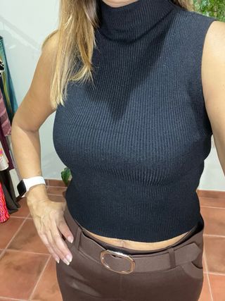 Top negro sin mangas - Cuello alto
