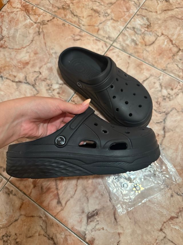 Chanclas negras cómodas