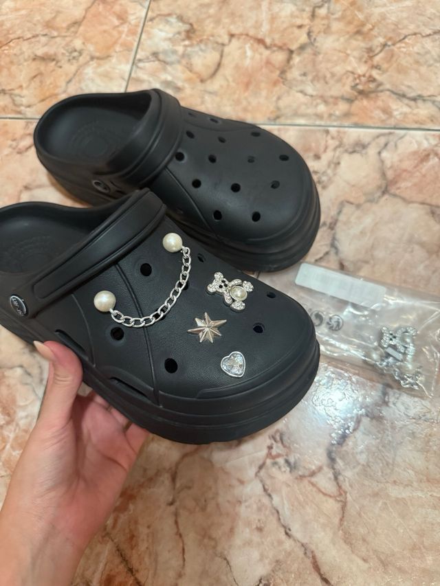 Chanclas negras cómodas