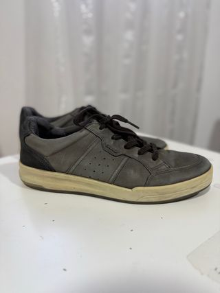 Zapatillas ECCO grises y marrones