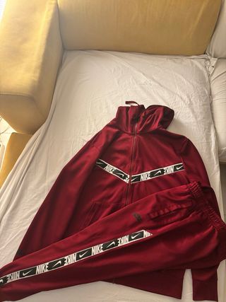 Chándal Nike rojo