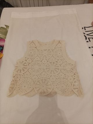 Top beige ganchillo