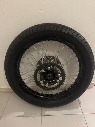 Llantas Rieju MRT: Neumáticos incluidos