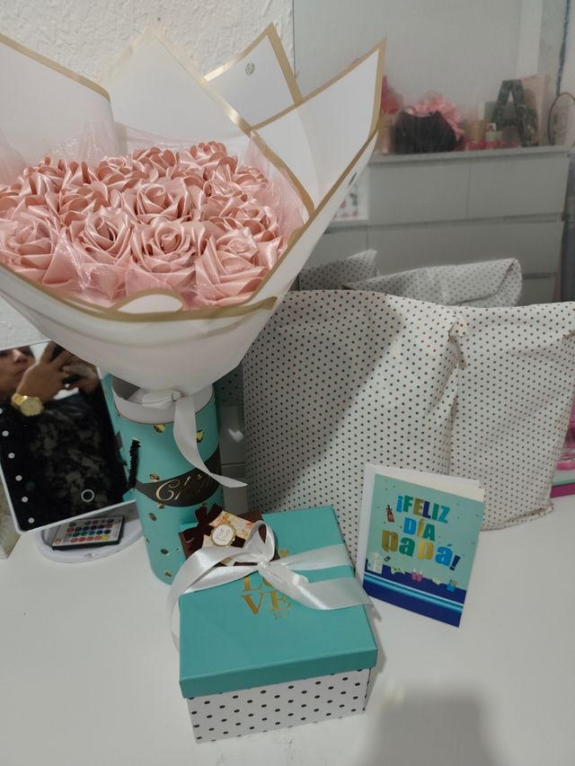 Regalo Día del Padre: ramo rosas, caja regalo