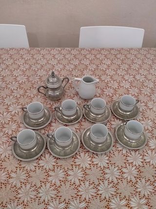 Servizio da caffè in peltro e porcellana