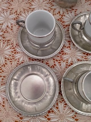 Servizio da caffè in peltro e porcellana