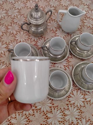 Servizio da caffè in peltro e porcellana