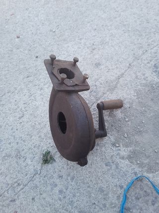 Soplador antiguo de metal