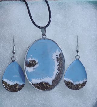 Collar y pendientes playa azul.