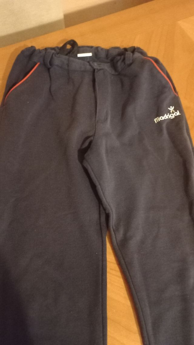 Pantalones Madrigal niño talla 16 está bien. 