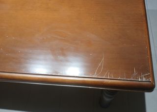 Mesa de comedor de madera de Nogal