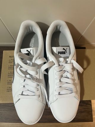 Zapatillas Unisex PUMA Smash V2. Talla 38. 