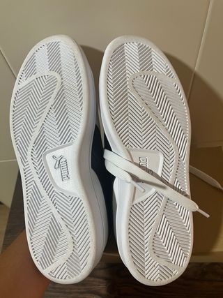Zapatillas Unisex PUMA Smash V2. Talla 38. 