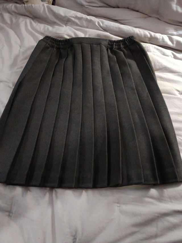 Falda gris uniforme talla 10