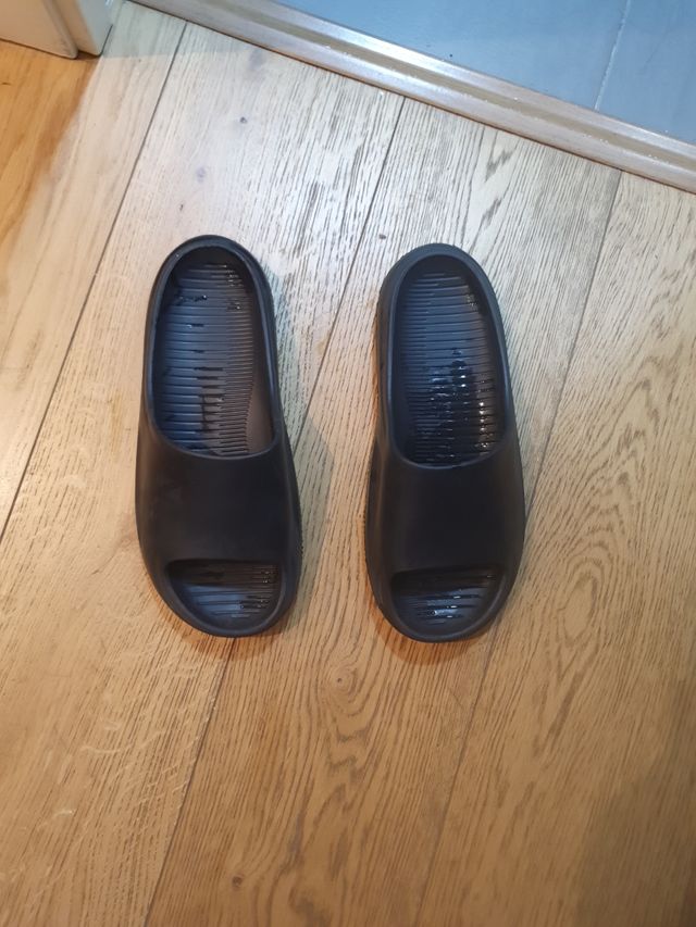 Chanclas negras talla 42