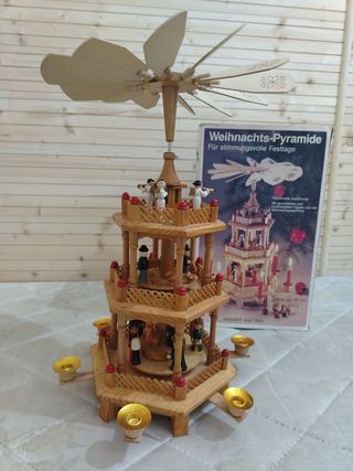 Piramide di Natale in legno