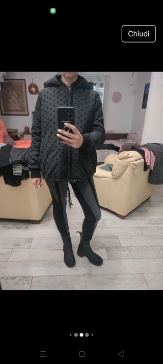 Piumino Scee nero a pois