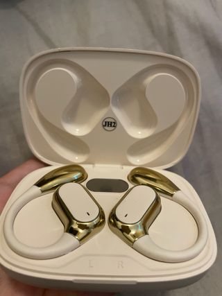Auriculares JH2 dorados y blancos