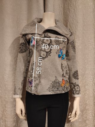 Chaqueta Desigual gris con mariposas