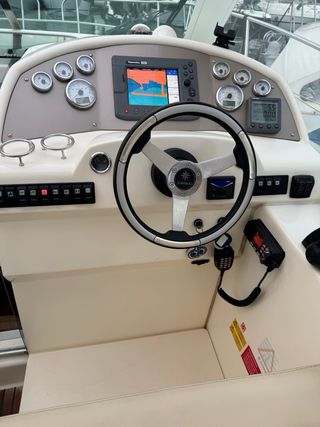 Jeanneau Prestige 30s: Embarcación