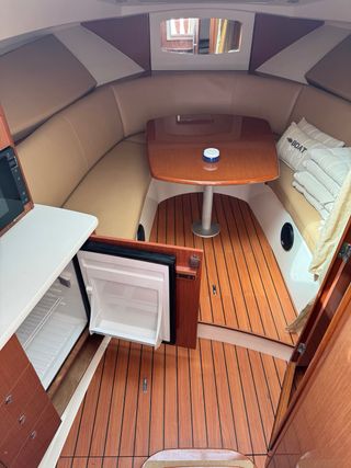 Jeanneau Prestige 30s: Embarcación