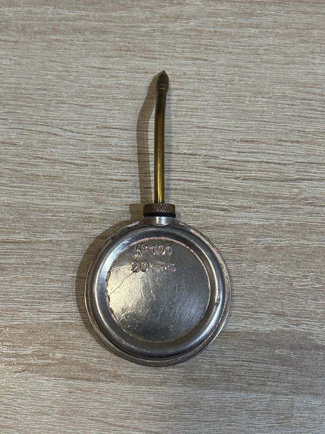 Aceitera antigua metálica Nº101 (20cc)