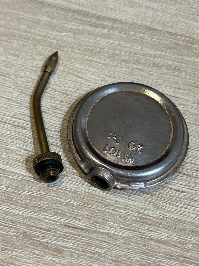 Aceitera antigua metálica Nº101 (20cc)