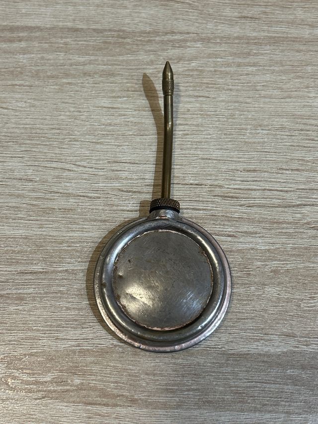 Aceitera antigua metálica Nº101 (20cc)