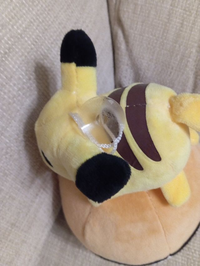 Peluche Pikachu Poké Ball